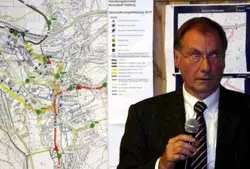 Der damalige Bürgermeister Elmar Reuter stand den Bürgern Rede und Antwort während der Bürgerversammlung im Jahr 2008.