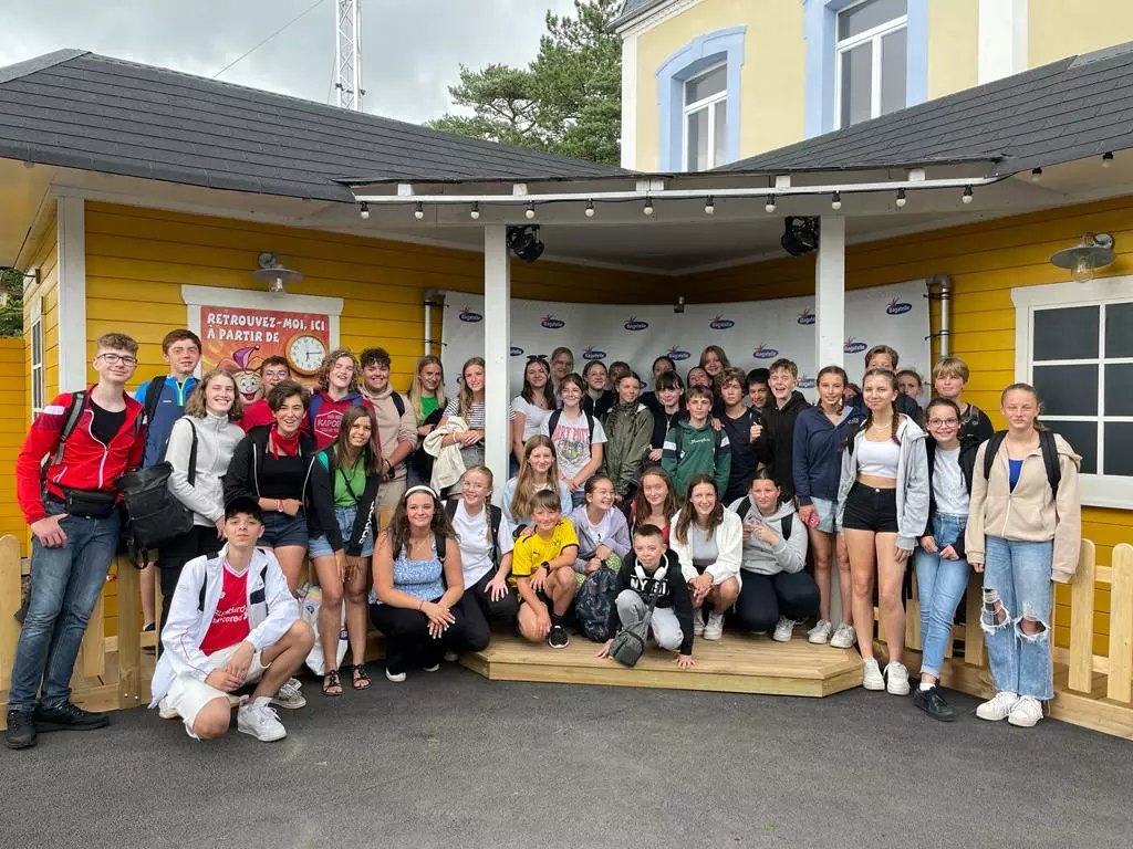Eine Gruppe von 22 Jugendlichen aus der Stadt Olsberg lernt aktuell die Partnerstadt Fruges kennen - und vor allem ihre französischen Altersgenossen, die dort leben. Foto: Sonja Funke