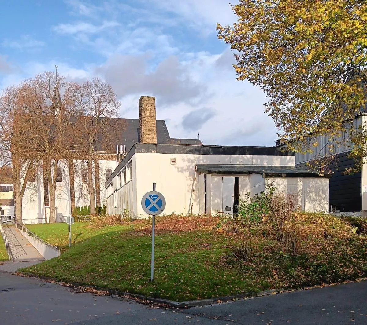 Abrissarbeiten auf dem Josefsheim-Gelände. Zwei alte Pavillons müssen im November 2023 weichen. Foto: bigge-online