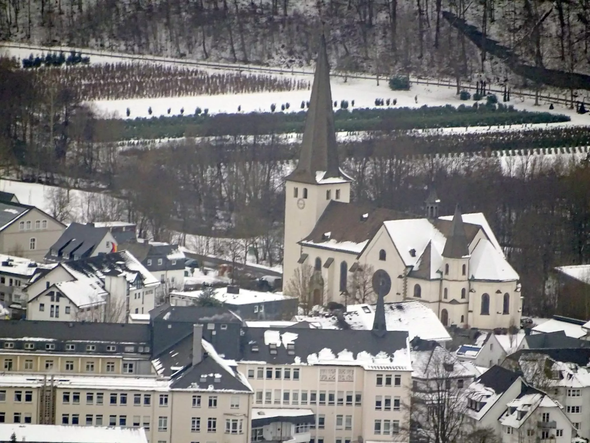 Die Bigger Kirche vom Olsberg aus. Foto: bigge-online